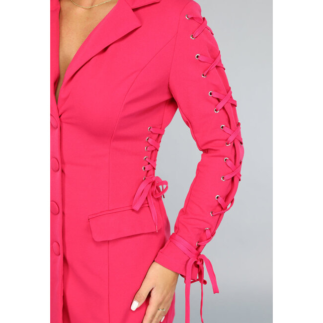 Fuchsiafarbenes Blazerkleid mit Spitzendetails
