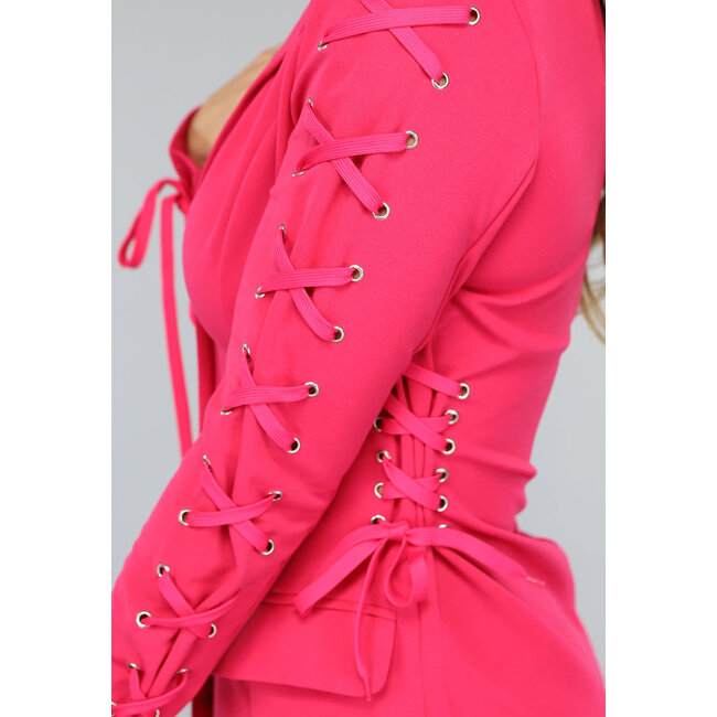Fuchsiafarbenes Blazerkleid mit Spitzendetails