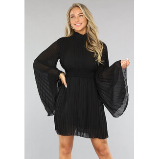 Schwarzes Chiffon Plissé-Kleid