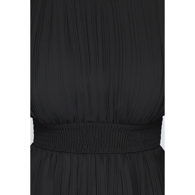 Schwarzes Chiffon Plissé-Kleid mit Flair-Ärmeln