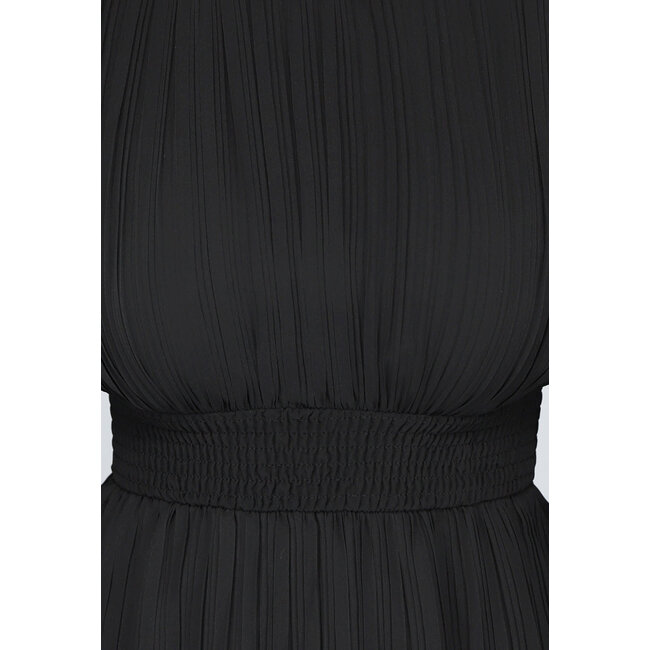 Schwarzes Chiffon Plissé-Kleid mit Flair-Ärmeln
