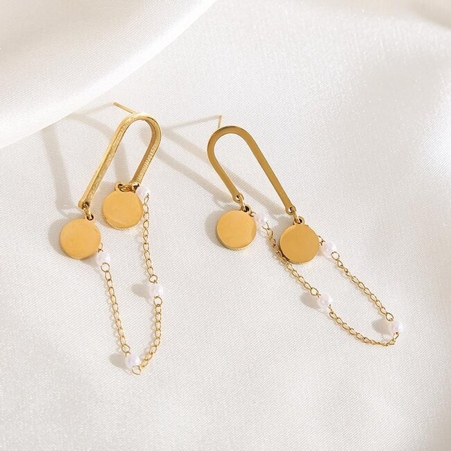 Goldene Perlenohrringe mit Kette