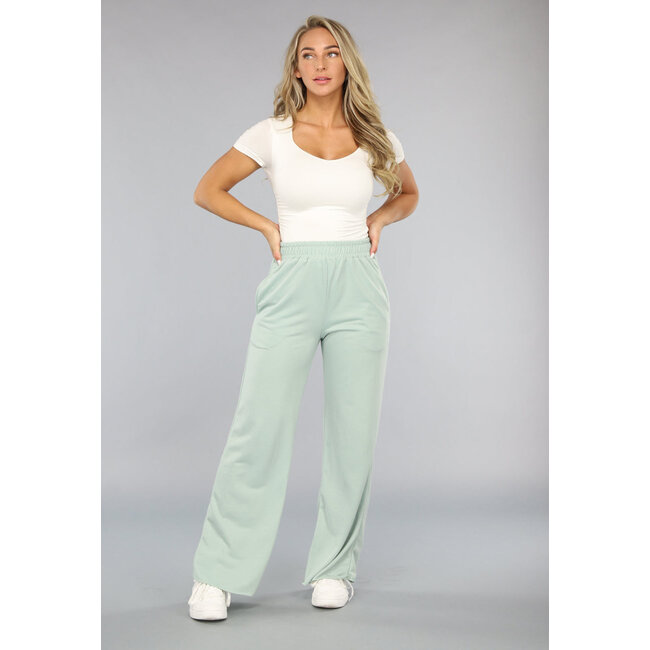 Mintfarbene weite Jogger mit elastischer Taille