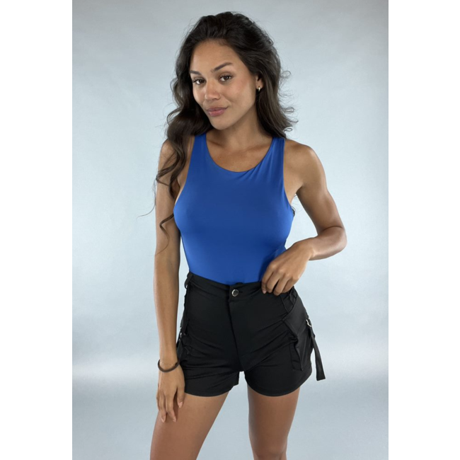 Blauer elastischer Bodysuit mit hohem Kragen