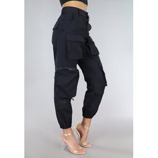 Schwarze Cargohose mit Taschen