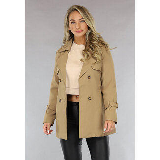 Kamelfarbener Trenchcoat mit Gürtel