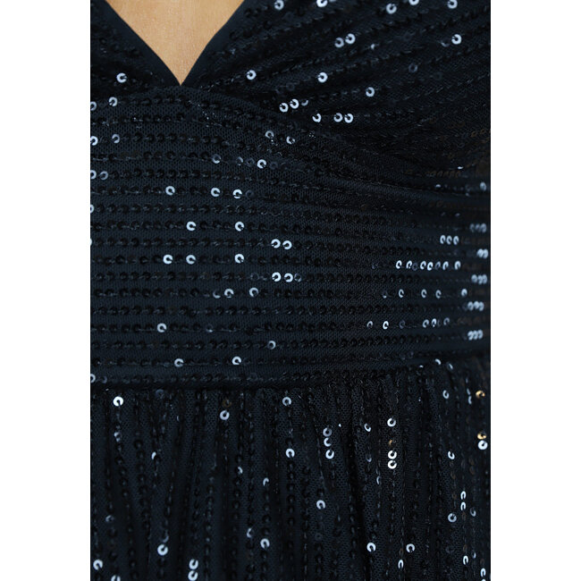 Schwarzes Paillettenkleid mit Spitzendetail