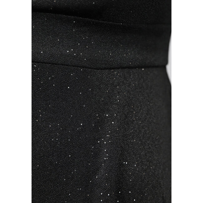 Langes schwarzes Glitzerkleid mit Schlitz