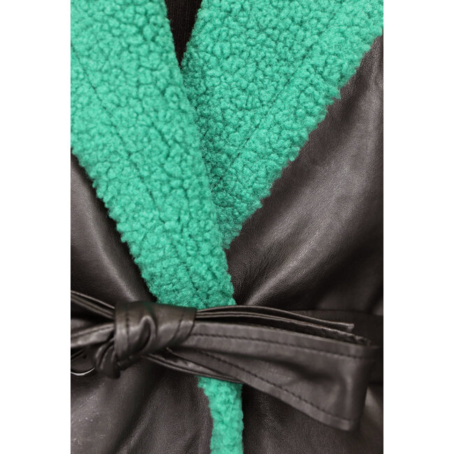 Lange Jacke in Lederoptik mit grünem Teddy-Futter