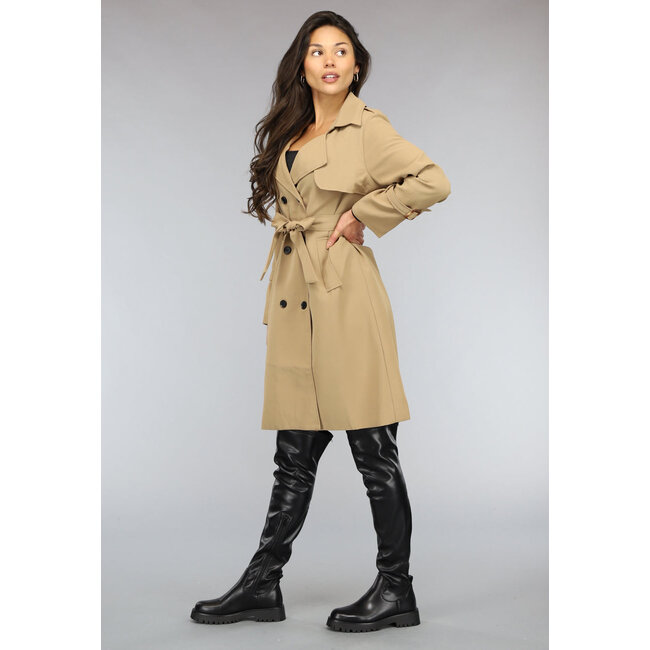 Kamelfarbener Trenchcoat mit Taschen und Taillenband