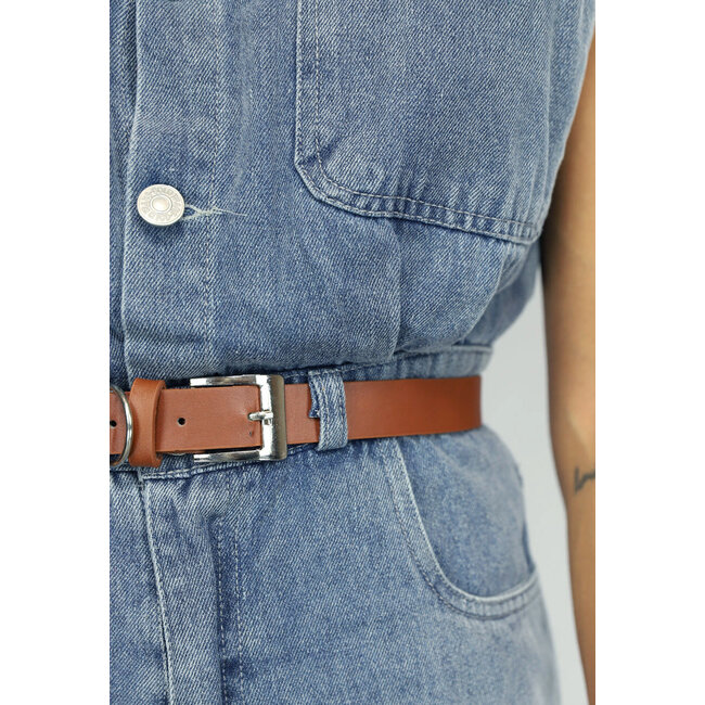 Ärmelloser Denim-Jumpsuit mit Gürtel