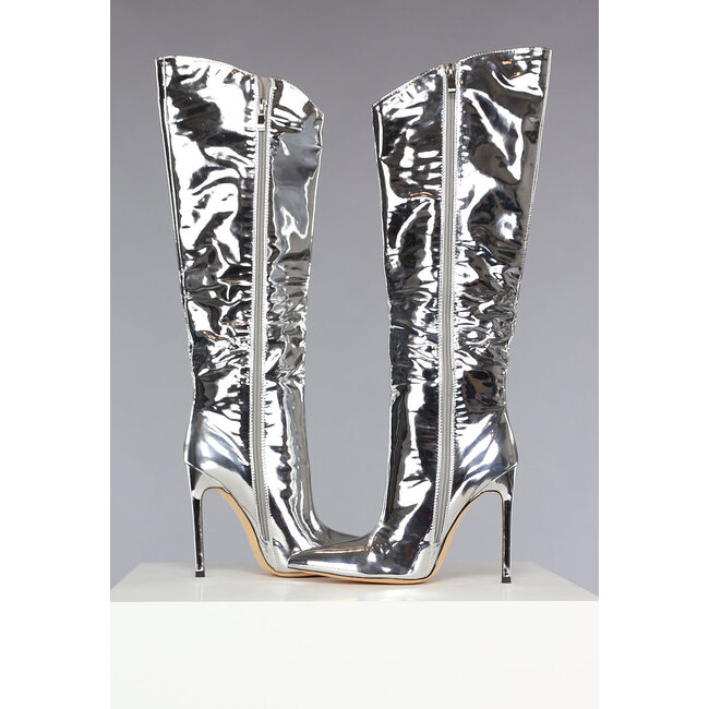 Silberne Metallic-Stiefel mit Stiletto-Absatz