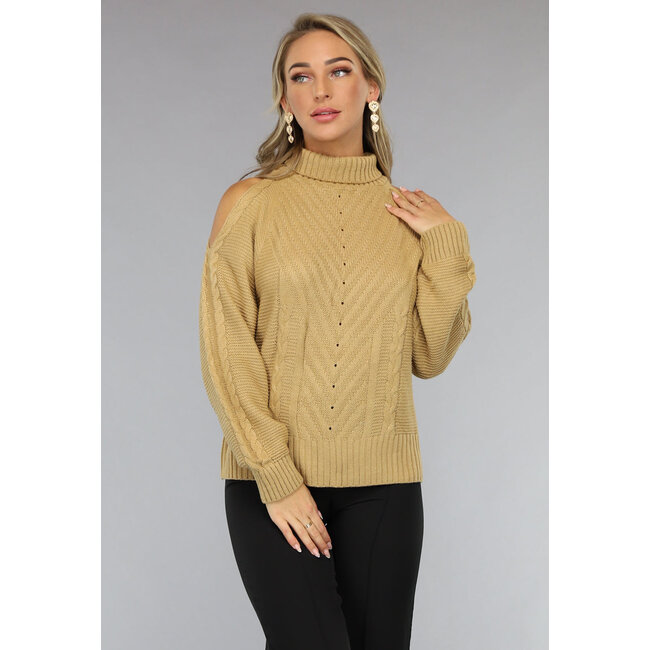 Feinstrickpullover in Camel mit offenen Schultern