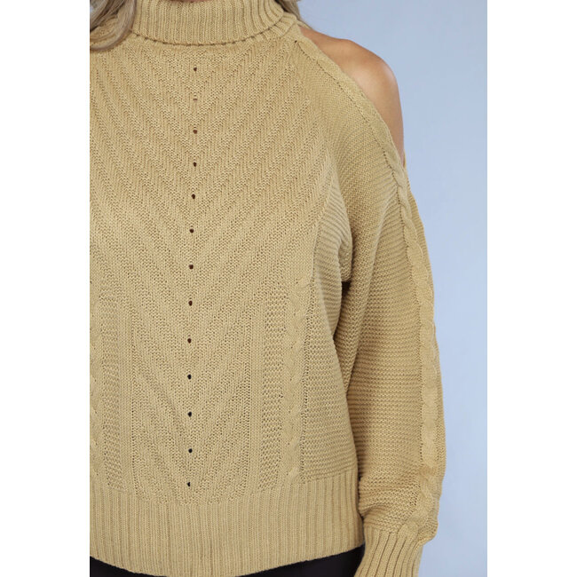 Feinstrickpullover in Camel mit offenen Schultern