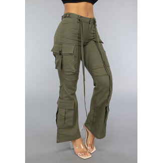 Armeegrüne ausgestellte Cargo-Jeans