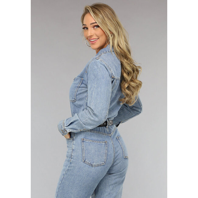 Blauer langärmeliger Denim-Overall mit weitem Bein