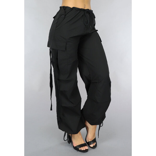 Schwarze Fallschirm-Cargo-Hose mit Taschen