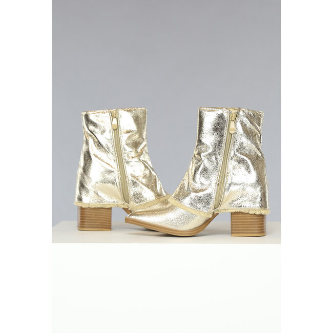 Goldene Stiefelette mit Wickel und Fransen