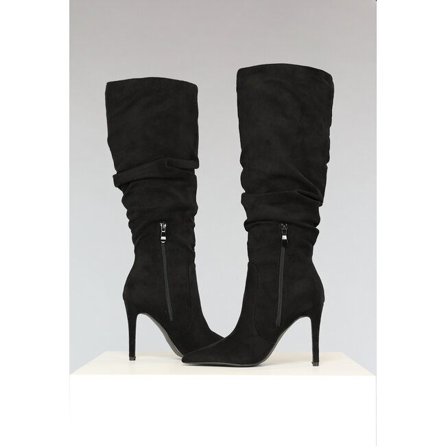 Schwarzer Stiletto-Stiefel mit spitzer Nase