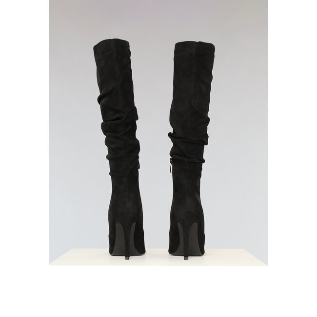 Schwarzer Stiletto-Stiefel mit spitzer Nase