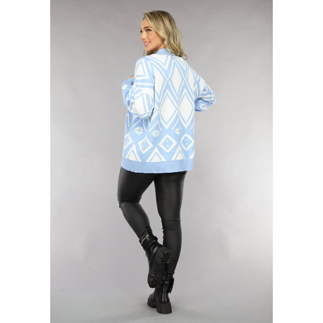 Hellblauer Pullover mit Aztekenmuster