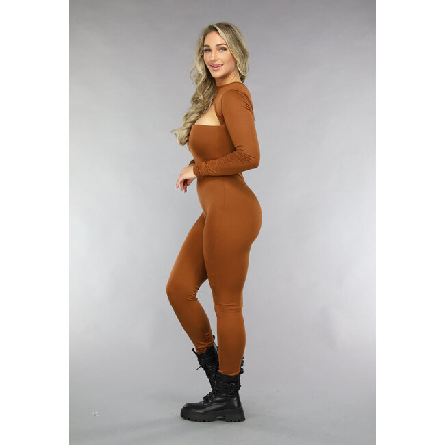 Weicher rostbrauner Stretch-Jumpsuit mit Ausschnitt