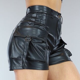 Schwarze Cargo-Shorts in Lederoptik