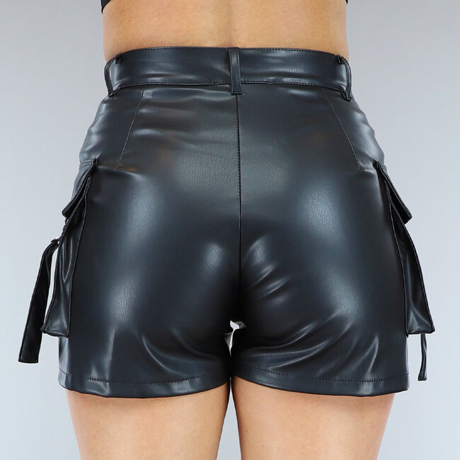 Schwarze Cargo-Shorts in Lederoptik mit hoher Taille