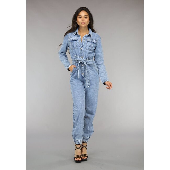Blauer langärmeliger Jeans-Overall mit Bund