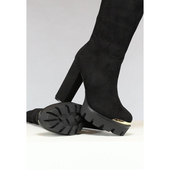 Schwarze Plateau-Kniestiefel mit goldenen Details
