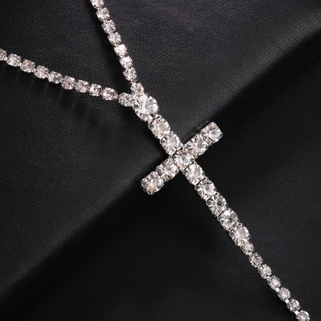 Lange silberne Strass-Halskette mit Kreuz-Detail