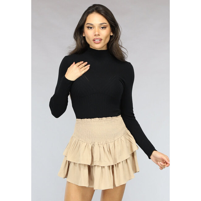 Schwarzer Rollkragenpullover aus Rippenstrick