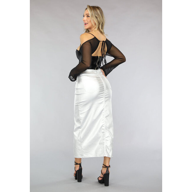 Silberner Metallic-Midirock mit Schlitz