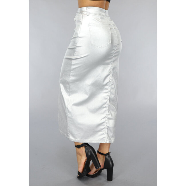 Silberner Metallic-Midirock mit Schlitz