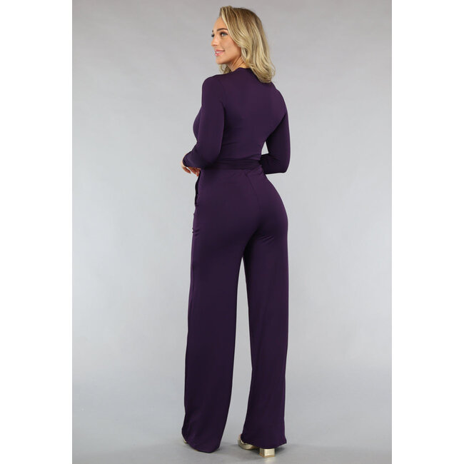 Lila Jumpsuit mit weiten Beinen und Taillenband