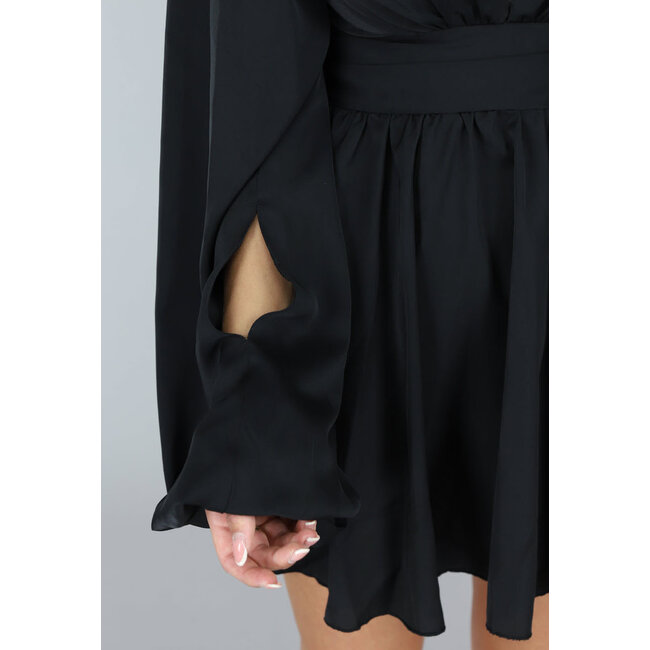 Schwarzes Skaterkleid mit Puffärmeln
