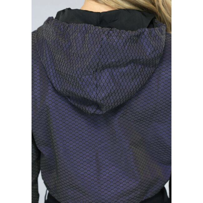 Reflektierender Windbreaker mit Schuppenmuster und Kapuze