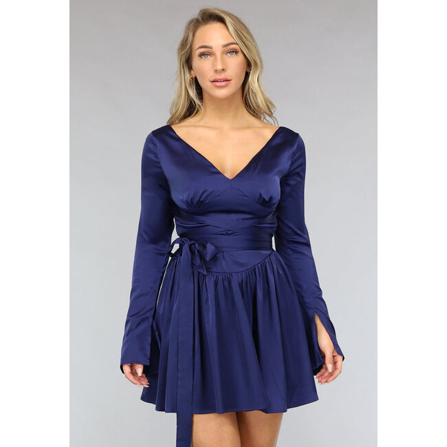 Dunkelblaues Skaterkleid im Satin-Look mit Schleifendetail