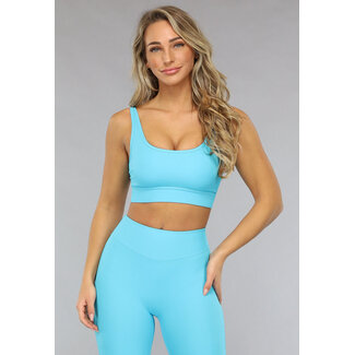 Blaues Sporttop mit gekreuztem Rücken