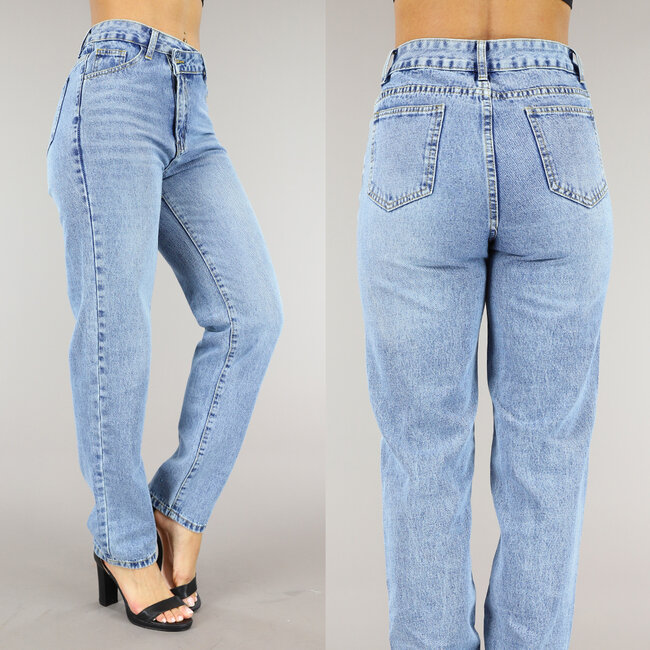 Blaue Jeans mit schrägem Verschluss