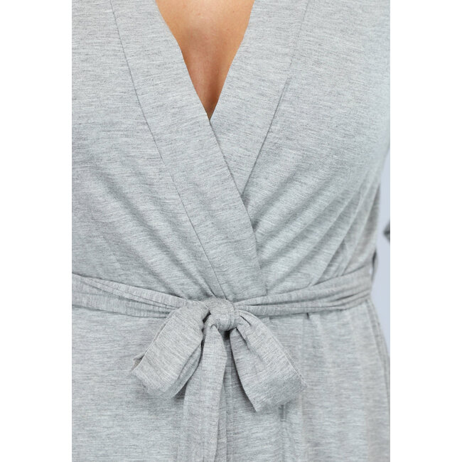 Elastischer grauer Kimono mit Spitzenrücken