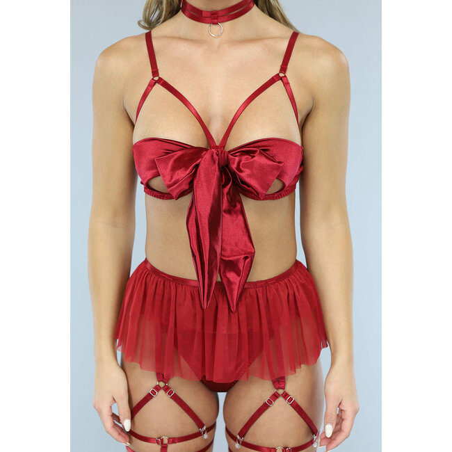 Verspieltes rotes Satin-Dessous-Set mit Rock