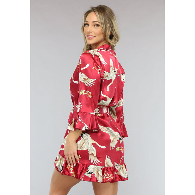 Roter Satin-Kimono mit Rüschen und Druck