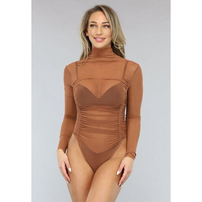 Kamelfarbener Mesh-Body mit Falten