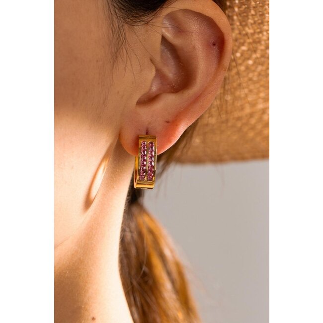 Goldfarbene Edelstahl-Ohrringe mit rosa Strasssteinen