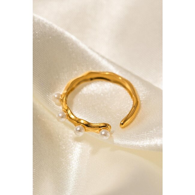Gold Organic Ring mit Perlen