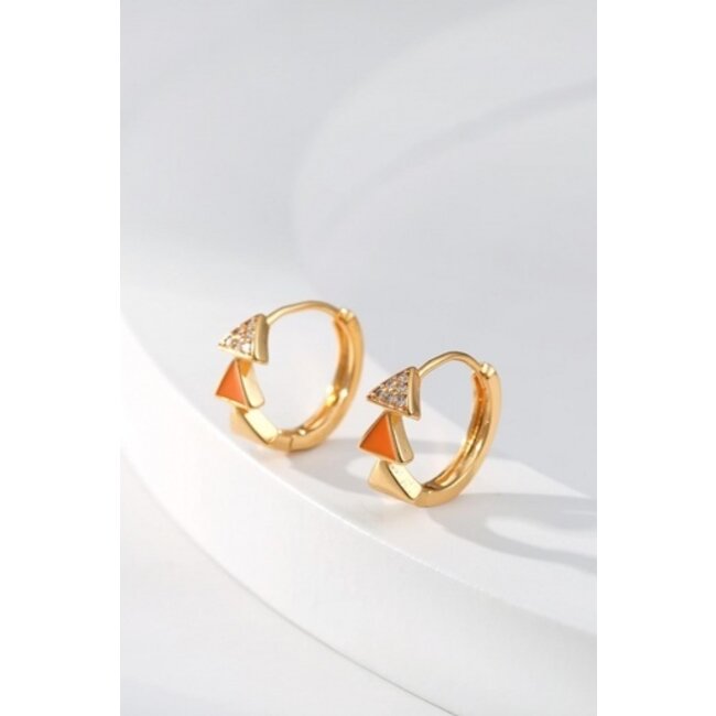 Goldring-Ohrringe mit orangefarbenem Dreieck