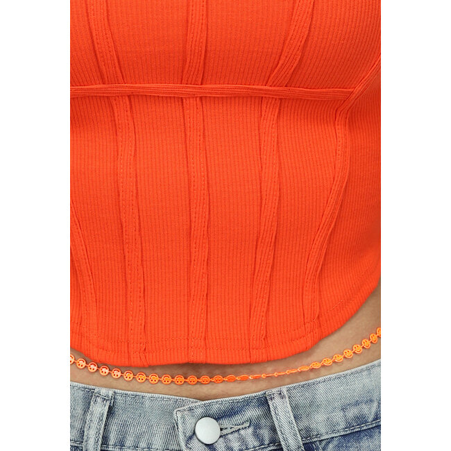 Orangefarbenes Oberteil mit Korsett-Detail
