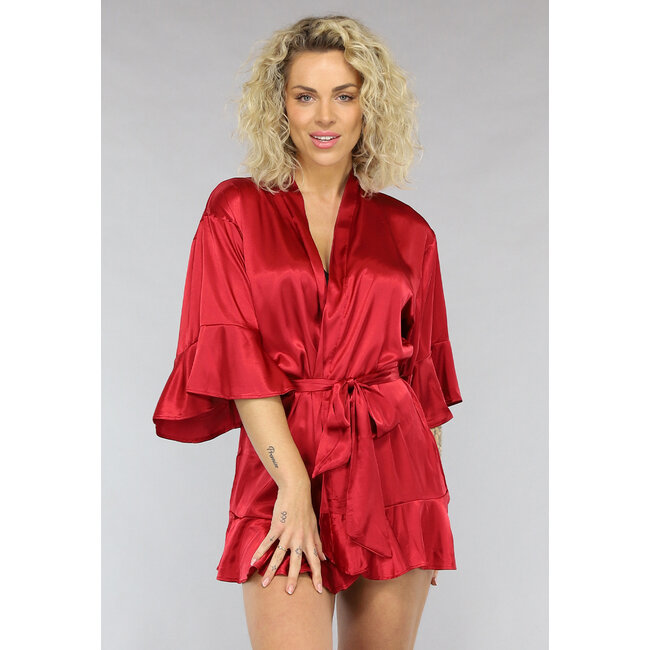 Roter Satin-Kimono mit Rüschen