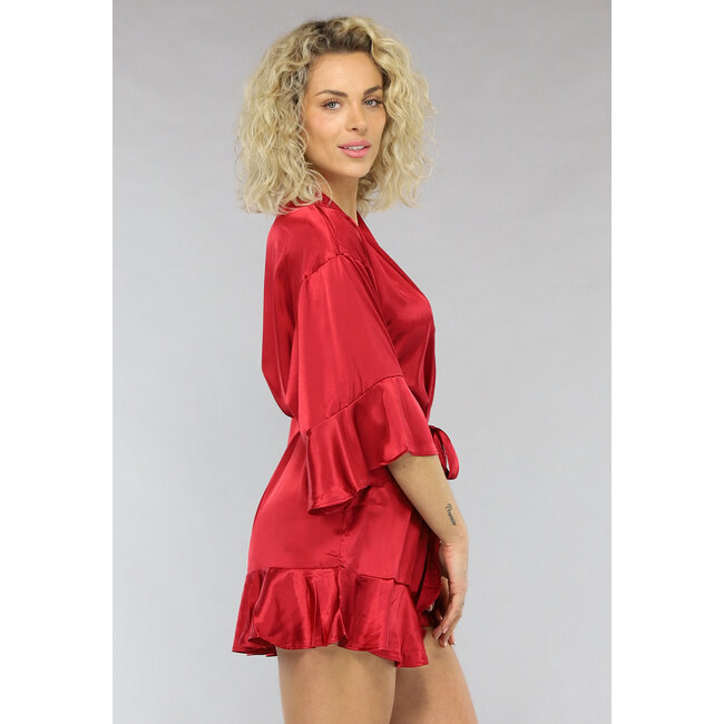 Roter Satin-Kimono mit Rüschen